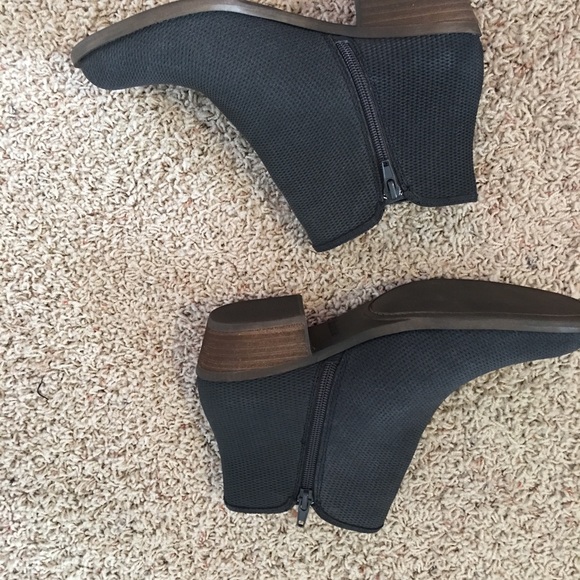 Kensie brand, Gray leather booties- size 8 - Picture 5 of 5